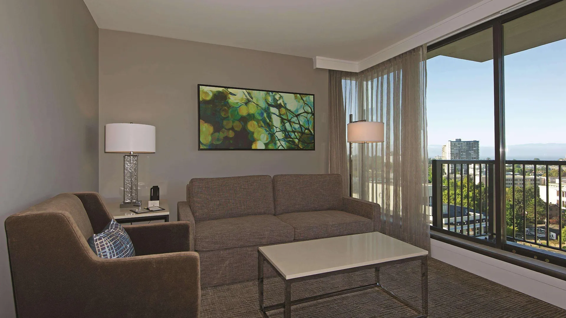 Doubletree By Hilton Hotel & Suites Victoria 4*,