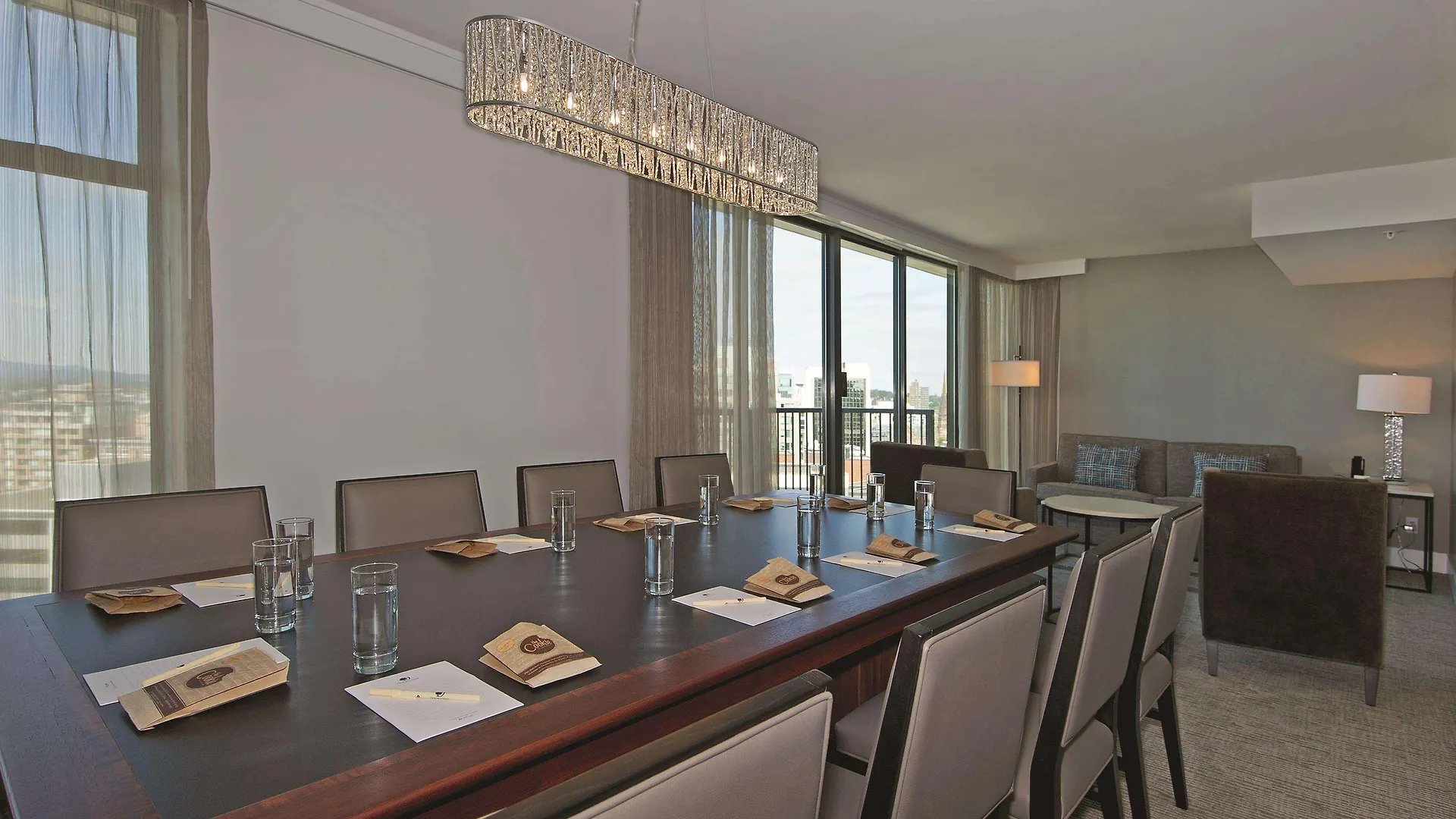 Doubletree By Hilton Hotel & Suites Victoria