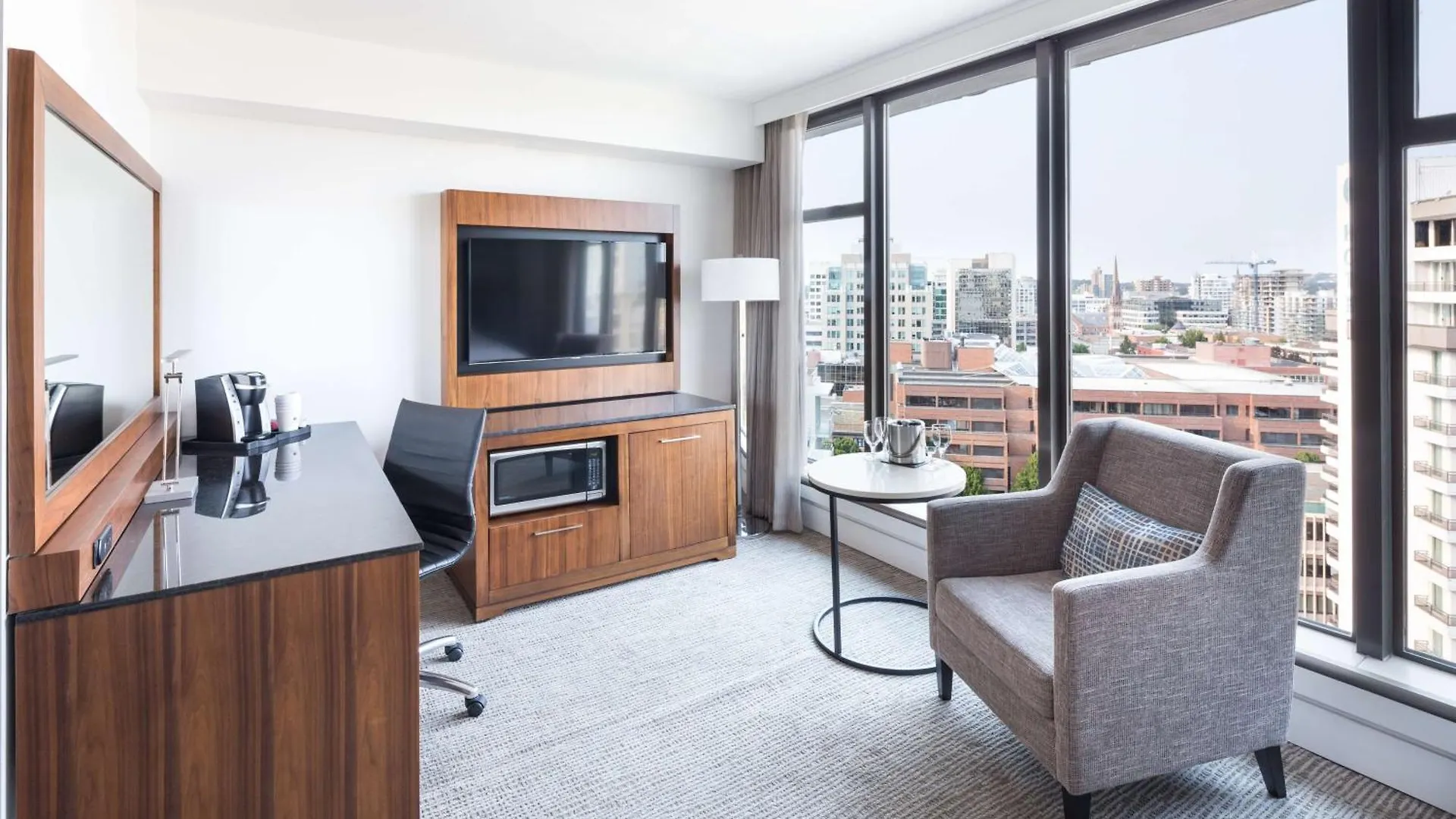 Doubletree By Hilton Hotel & Suites Victoria Canada