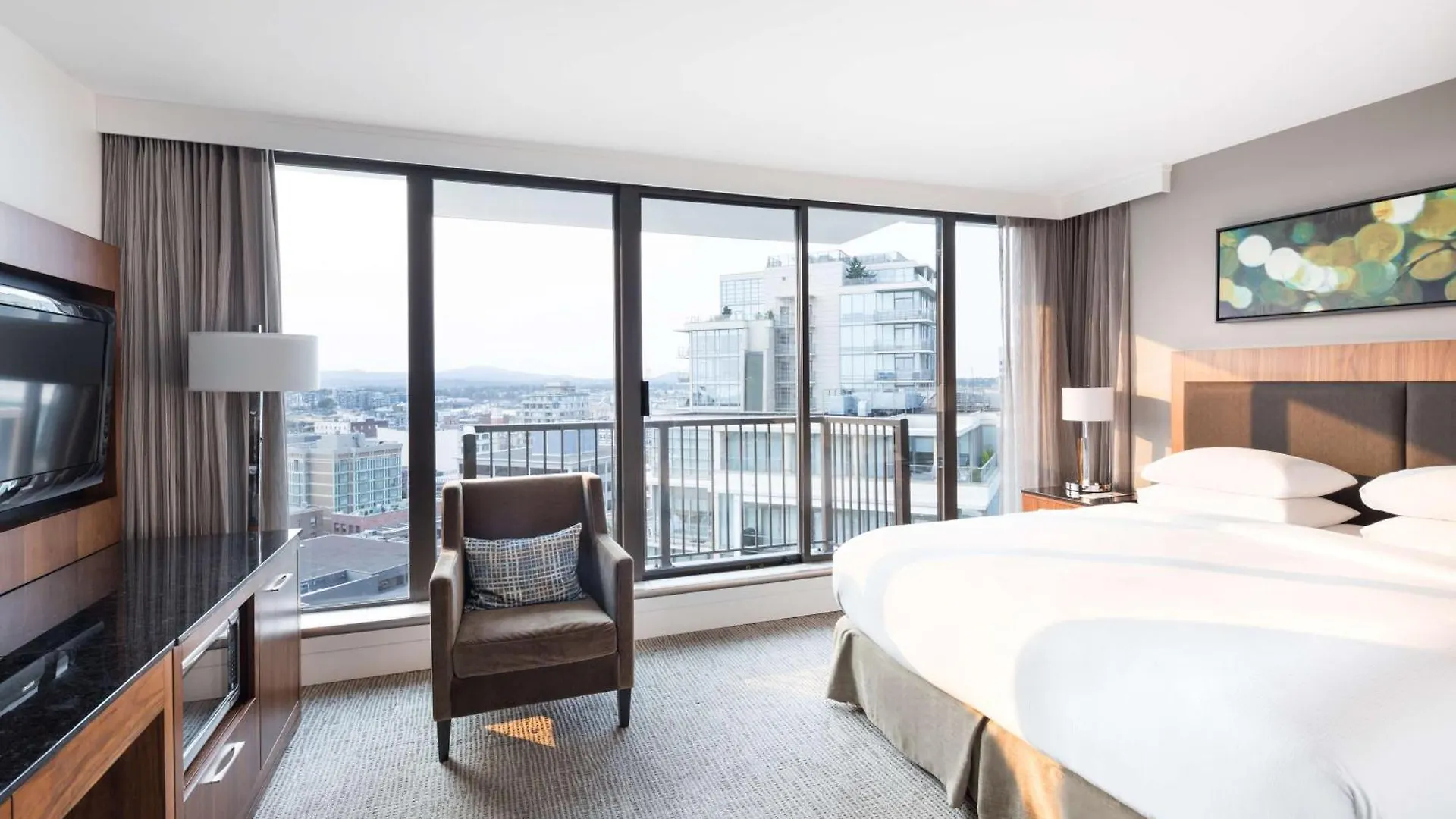 Doubletree By Hilton Hotel & Suites Victoria