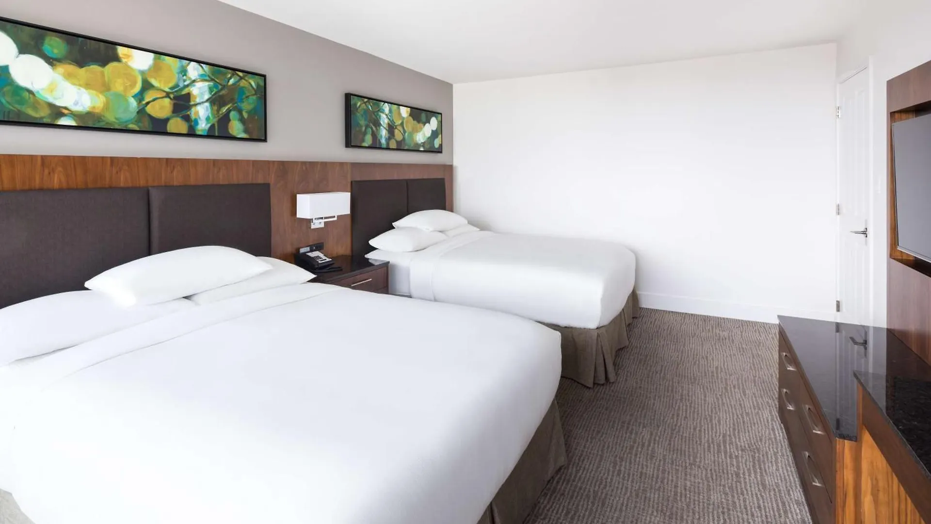 Doubletree By Hilton Hotel & Suites Victoria 4*,  Canada