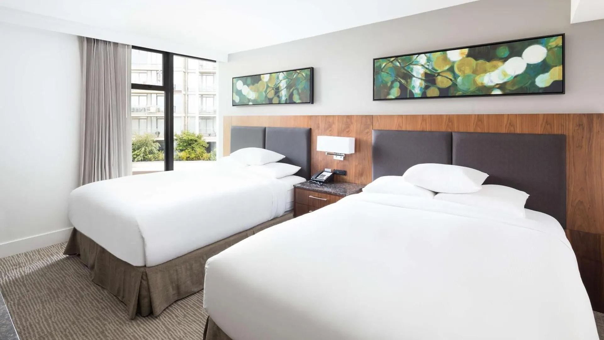 Doubletree By Hilton Hotel & Suites Victoria 4*,