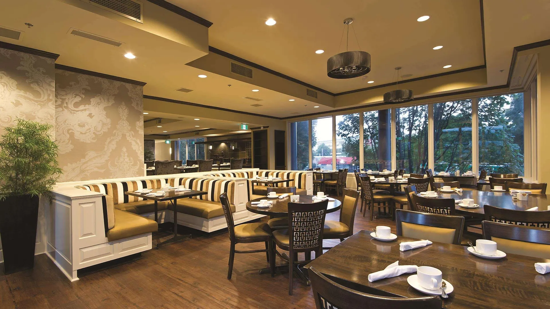 Doubletree By Hilton Hotel & Suites Victoria